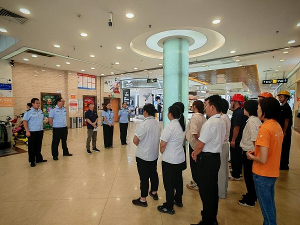 县市场监管局组织开展自动扶梯应急演练活动1.jpg