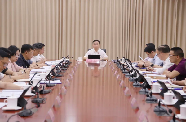 县委副书记、县长、县“百千万工程”指挥部第一副总指挥江红平主持召开2025年县“百千万工程”指挥部第七次会议