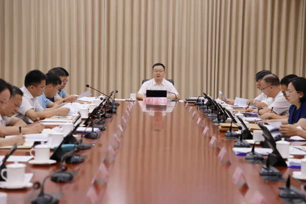 县委副书记、县长、县“百千万工程”指挥部第一副总指挥江红平主持召开2025年县“百千万工程”指挥部第八次会议