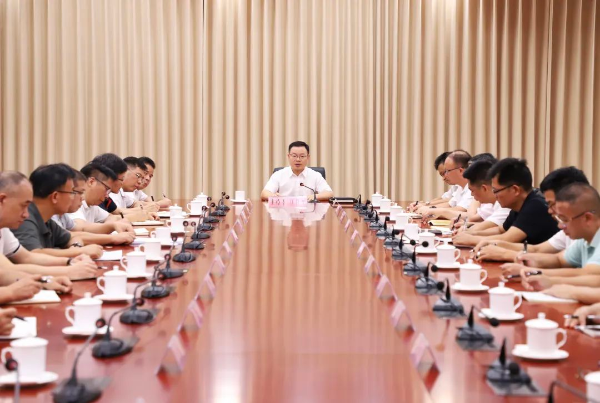 江红平：严守法纪红线与廉洁底线，营造风清气正和干事创业的良好政治生态