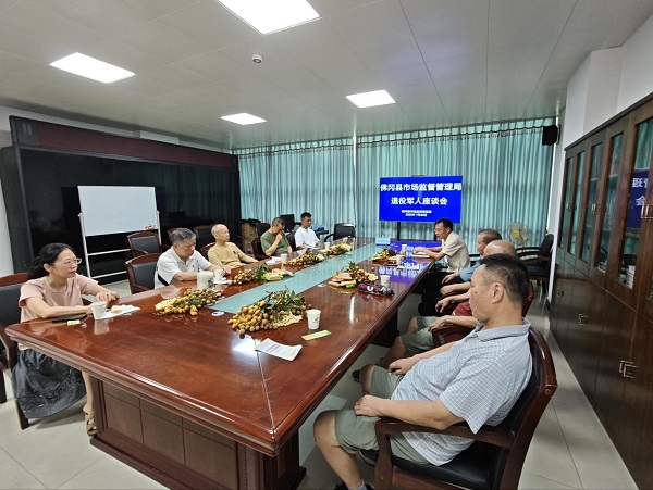 佛冈县市场监管局召开“八一”建军节座谈会.jpg