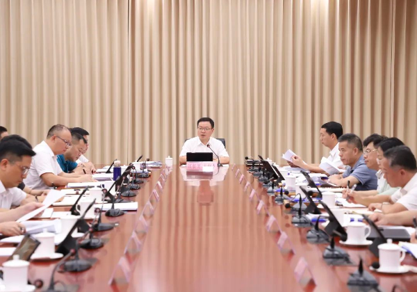 县委副书记、县长、县“百千万工程”指挥部第一副总指挥江红平主持召开2025年县“百千万工程”指挥部第九次会议
