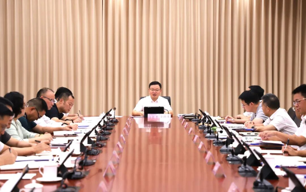县委副书记、县长、县“百千万工程”指挥部第一副总指挥江红平主持召开2025年县“百千万工程”指挥部第十一次会议