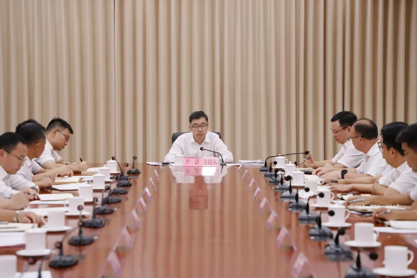 县委书记芦湛主持召开全县防台风工作会议