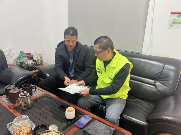 县发展改革局开展“垃圾分类进企业，绿色理念共践行”主题宣传活动.docx_1