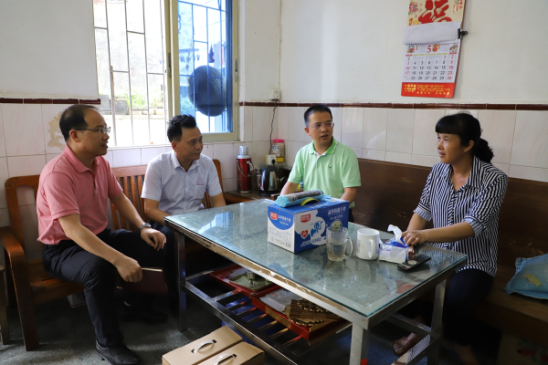 县长蔡旭东到汤塘镇开展慰问、督导活动