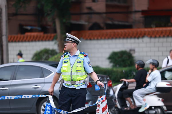 指挥交通.JPG