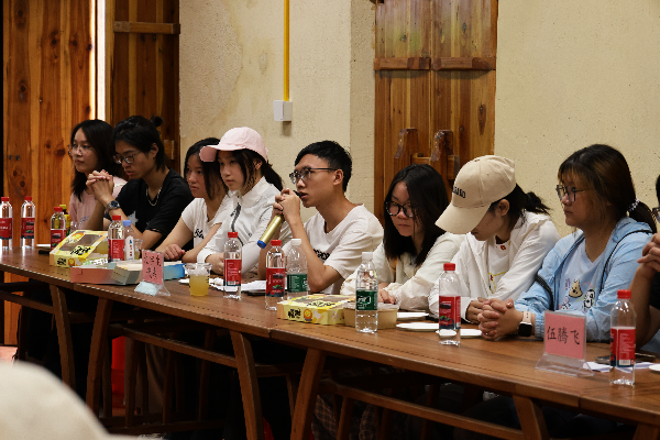 迳头镇返乡大学生分享自身经历.jpg