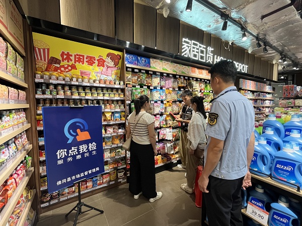 点检护双节——县市场监管局开展中秋国庆食品安全“你点我检 服务惠民生”活动2.jpg