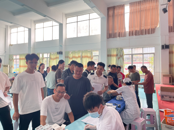 现场志愿献血图片2.jpg