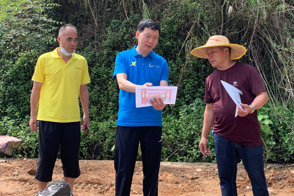 县委常委、政法委书记黄河率队检查指导国省主干道路域整治和创文创卫工作