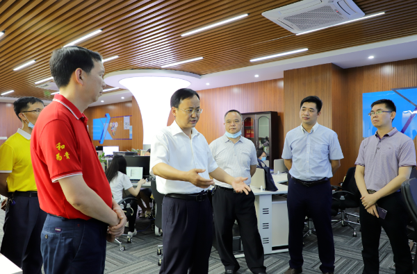 市委常委、宣传部部长崔建军到我县新时代文明实践中心和融媒体中心调研工作