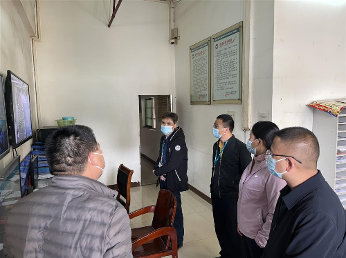 在佛冈振兴汽车客运站,佛冈县安利通运输有限公司,佛冈县顺万通小汽车