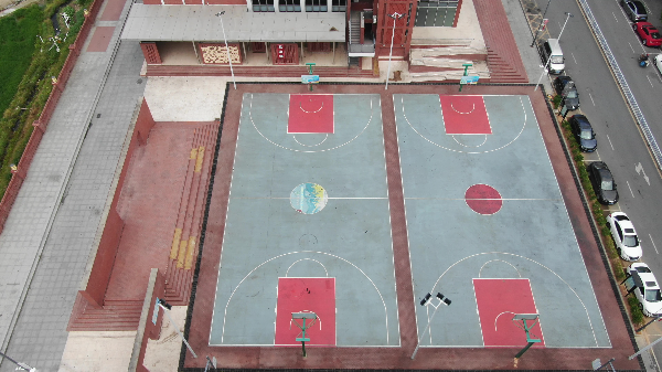 圩镇客厅篮球场.jpg