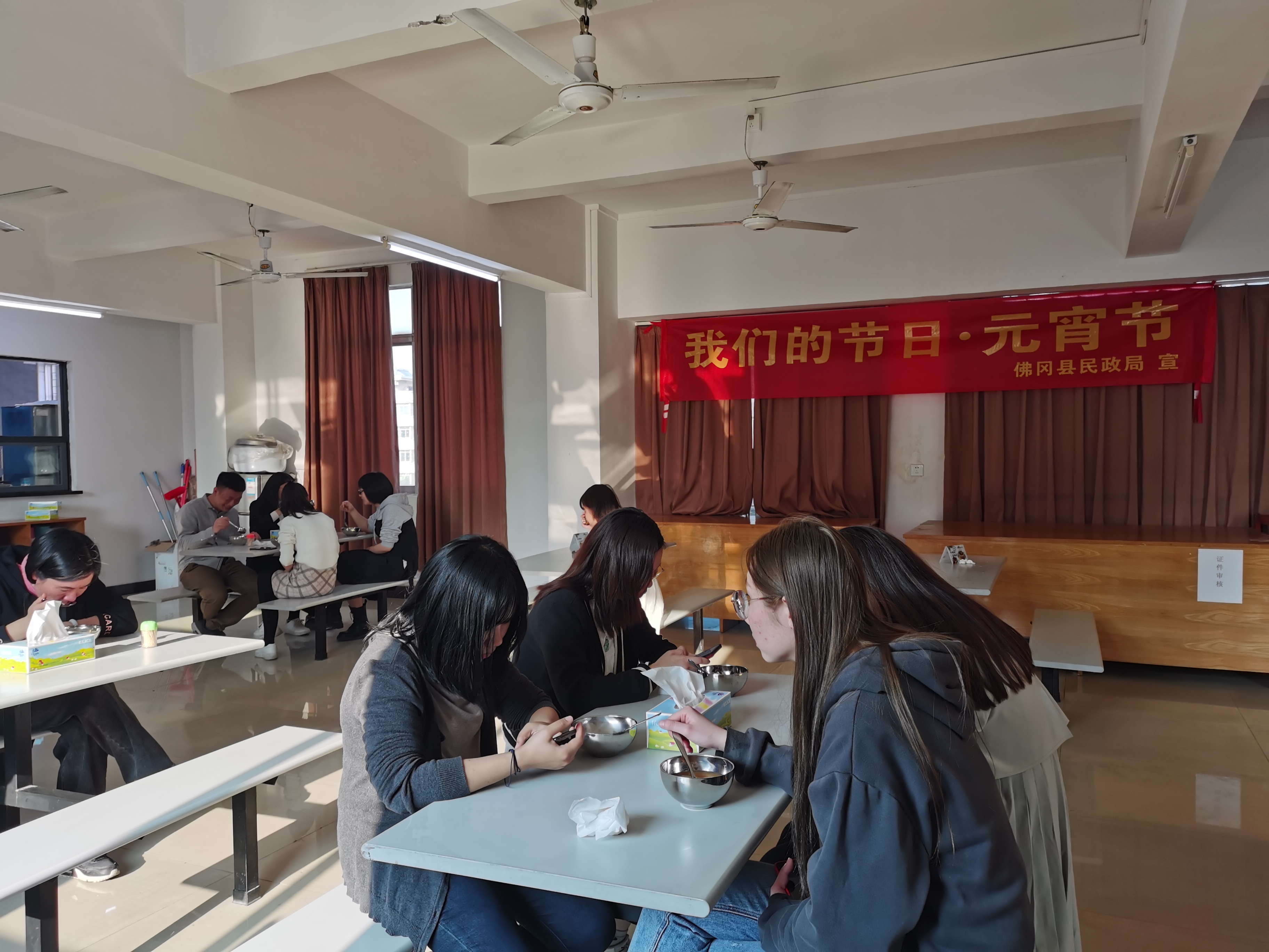 县民政局开展"我们的节日·元宵节"包汤圆活动