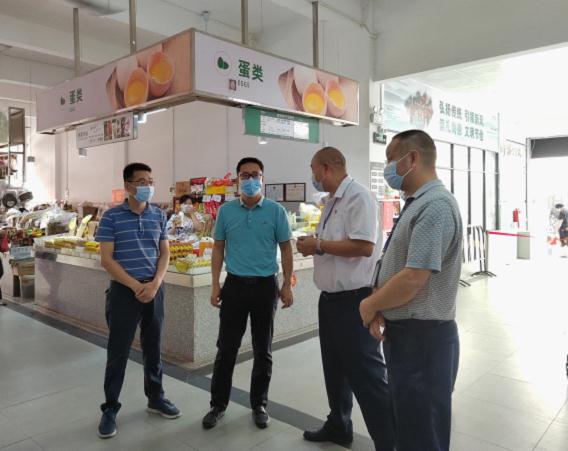 副县长解晟带队检查“双节”节前市场安全和疫情防控工作2.jpg