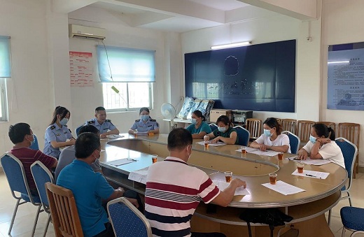 佛冈县市场监管局龙山所召开花生油小作坊食品安全集中约谈会.jpg