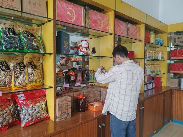 汤塘市场监督管理所深入开展“特供酒”清源打链专项行动1.jpg