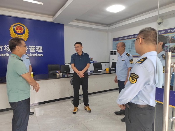 清远市市场监督管理局党组书记、局长梁金鉴同志率队到佛冈县市场监督管理局开展基层市监所“两化”建设工作1.jpg