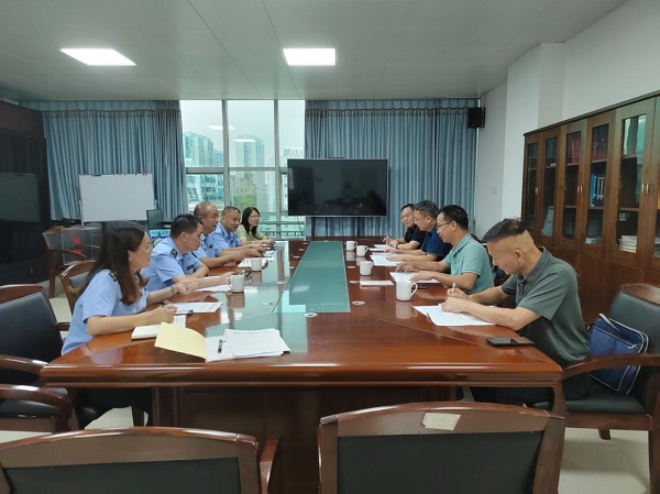 清远市市场监督管理局党组书记、局长梁金鉴同志率队到佛冈县市场监督管理局开展基层市监所“两化”建设工作2.jpg