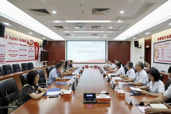 佛冈县市场监督管理局与佛冈农商银行举行党建共建暨“星火贷”合作签约仪式1.jpg