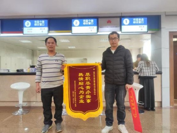 窗口服务源于心，真诚暖心赢信任.jpg