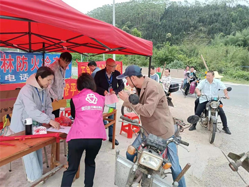 小潭村“文明祭祀 绿色清明”志愿宣传服务活动.jpg
