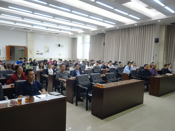 佛冈县住房和城乡建设局于2021年11月4日下午，组织全体干部职工在十楼会议室开展违规吃喝问题专项整治专题会议。2.png